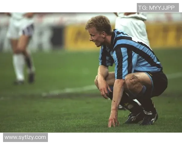 丹尼斯·博格坎普：足球天才背后的传奇故事与赛场瞬间