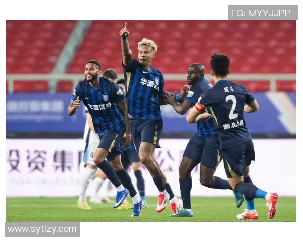 武汉三镇鏖战成都蓉城强强对决再掀中超赛季巅峰激情 武汉三镇鏖战成都蓉城强强对决再掀中超赛季巅峰激情